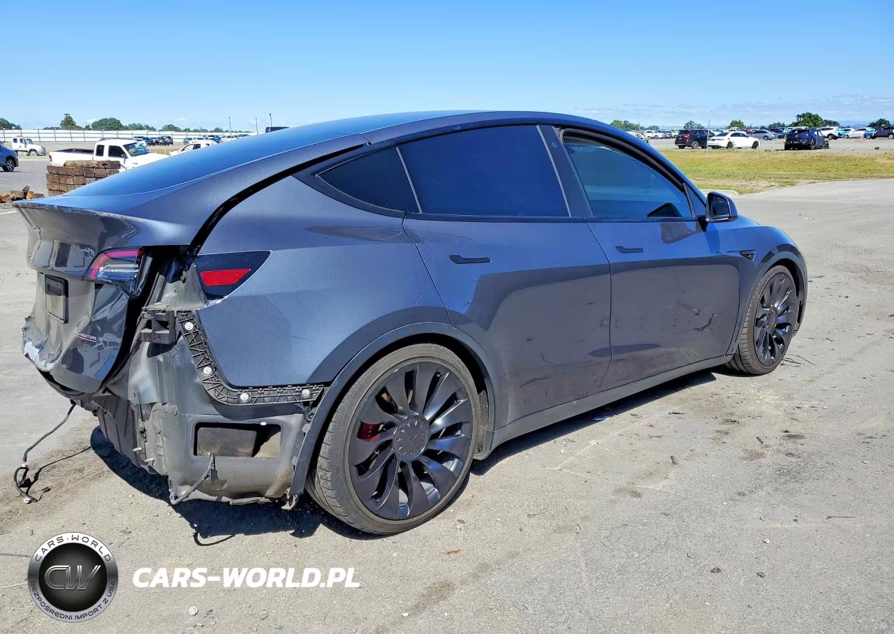 2020 Tesla Model Y VIN:5YJYGDEF6LF015109 - 3