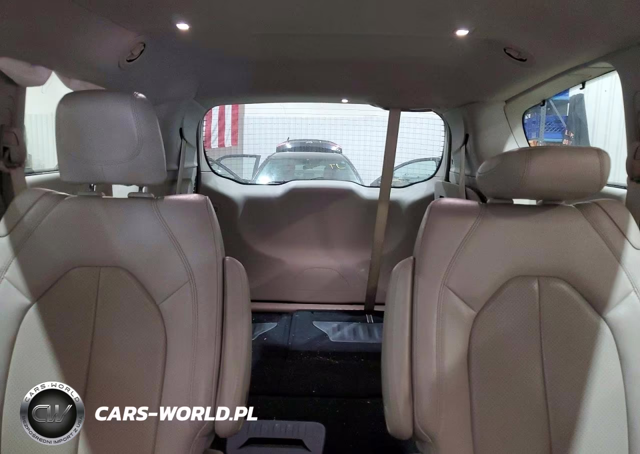 2019 Chrysler Pacifica Touring L VIN:2C4RC1BG6KR748873 - 10