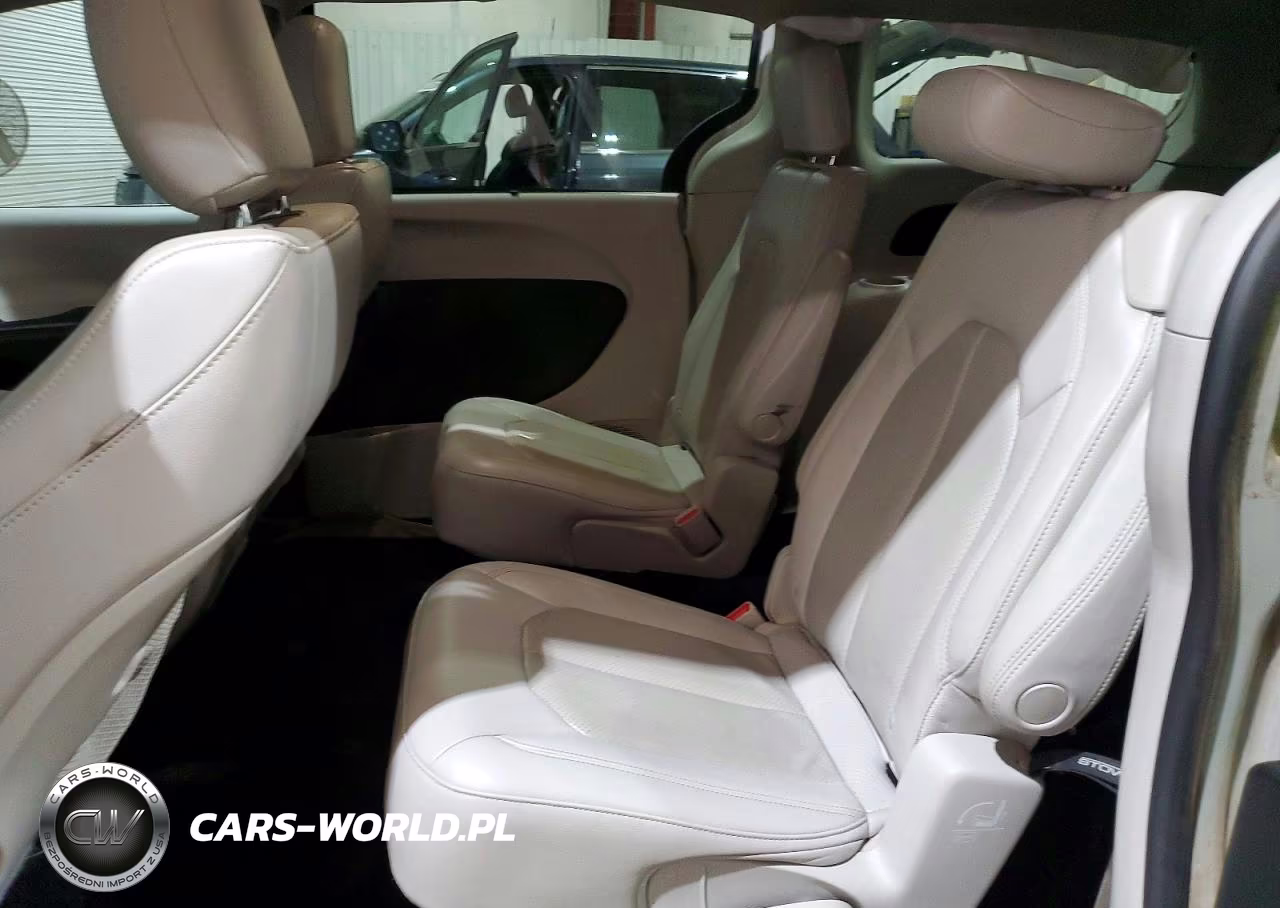 2019 Chrysler Pacifica Touring L VIN:2C4RC1BG6KR748873 - 11