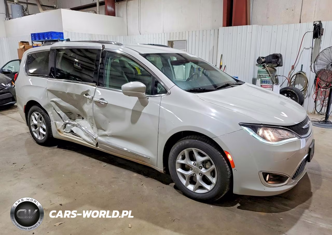 2019 Chrysler Pacifica Touring L VIN:2C4RC1BG6KR748873 - 4