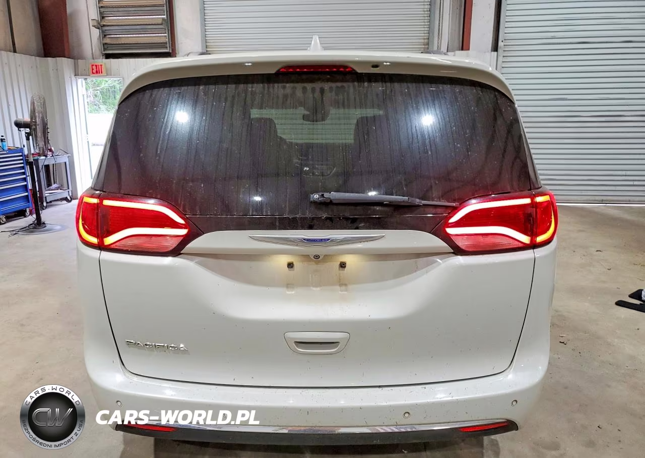 2019 Chrysler Pacifica Touring L VIN:2C4RC1BG6KR748873 - 6