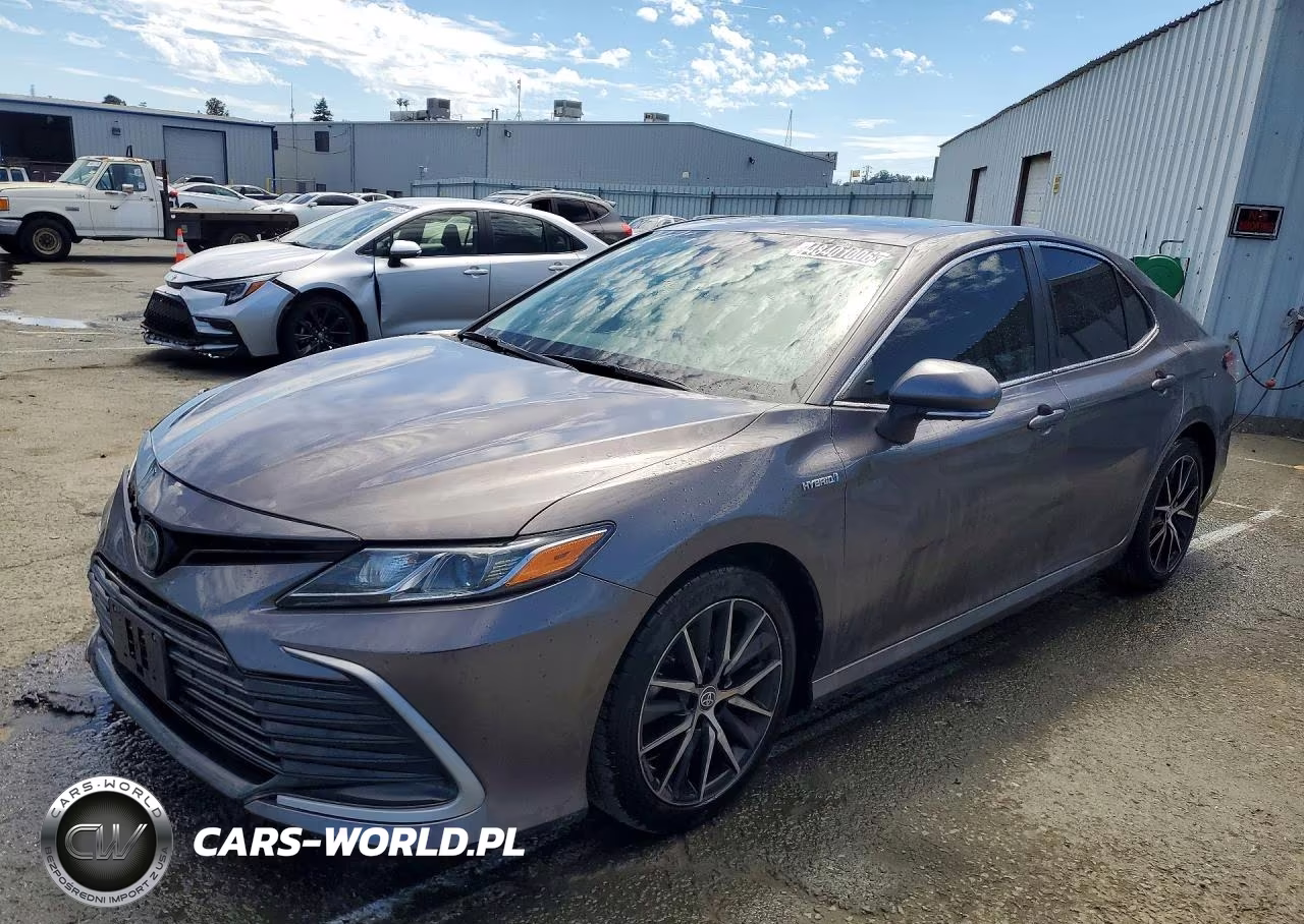 2021 Toyota Camry Hybrid Le