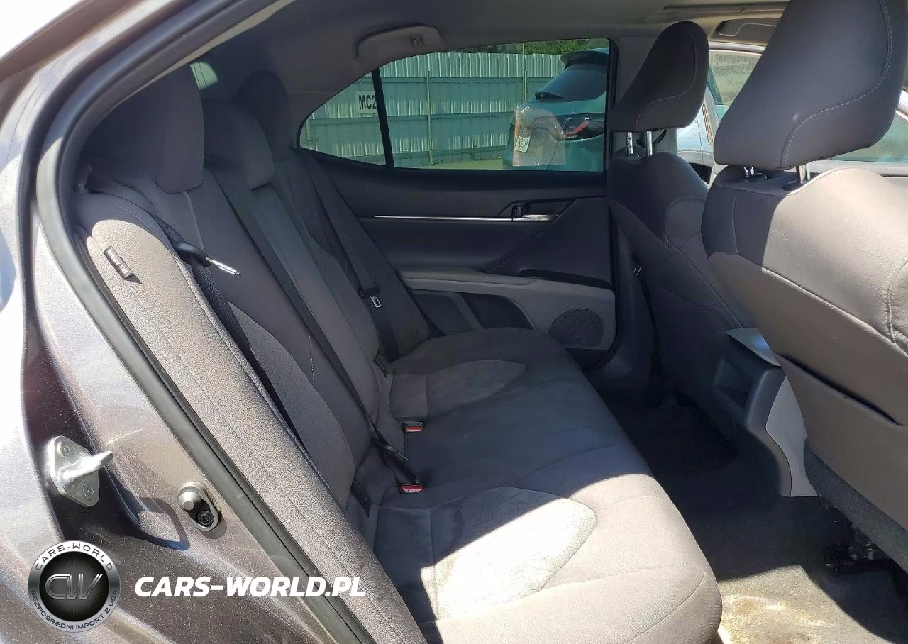 2021 Toyota Camry Hybrid Le VIN:4T1H31AK8MU558690 - 10