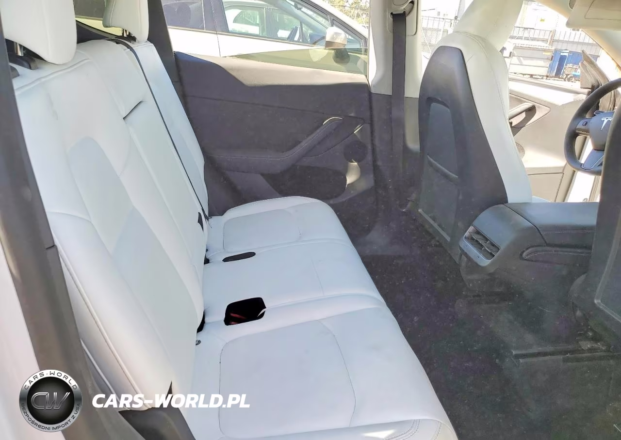 2022 Tesla Model Y VIN:7SAYGAEE2NF570134 - 11