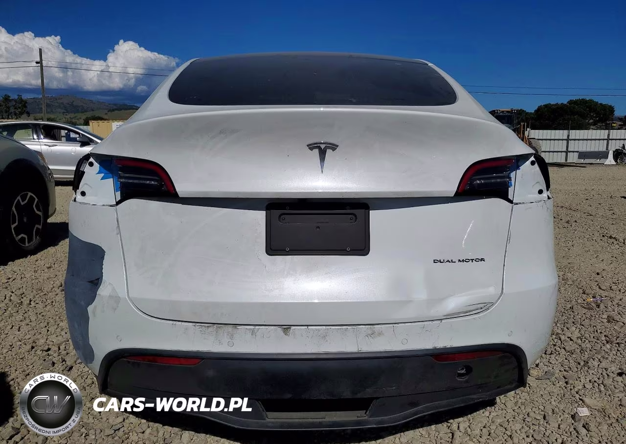 2022 Tesla Model Y VIN:7SAYGAEE2NF570134 - 6