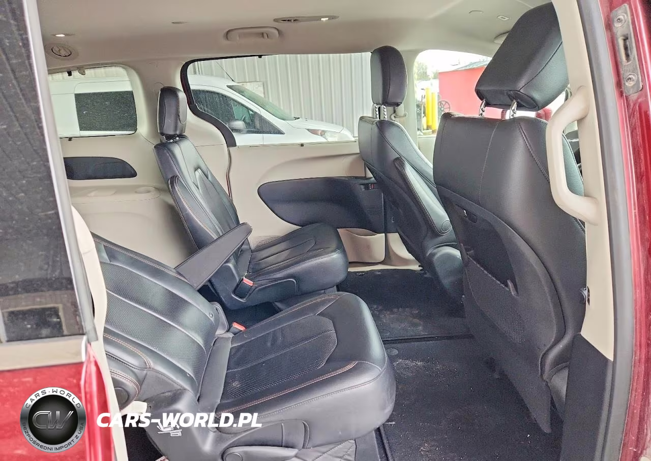 2018 Chrysler Pacifica Touring L VIN:2C4RC1BG4JR233434 - 11