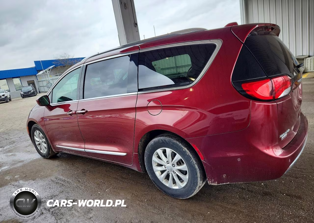 2018 Chrysler Pacifica Touring L VIN:2C4RC1BG4JR233434 - 2