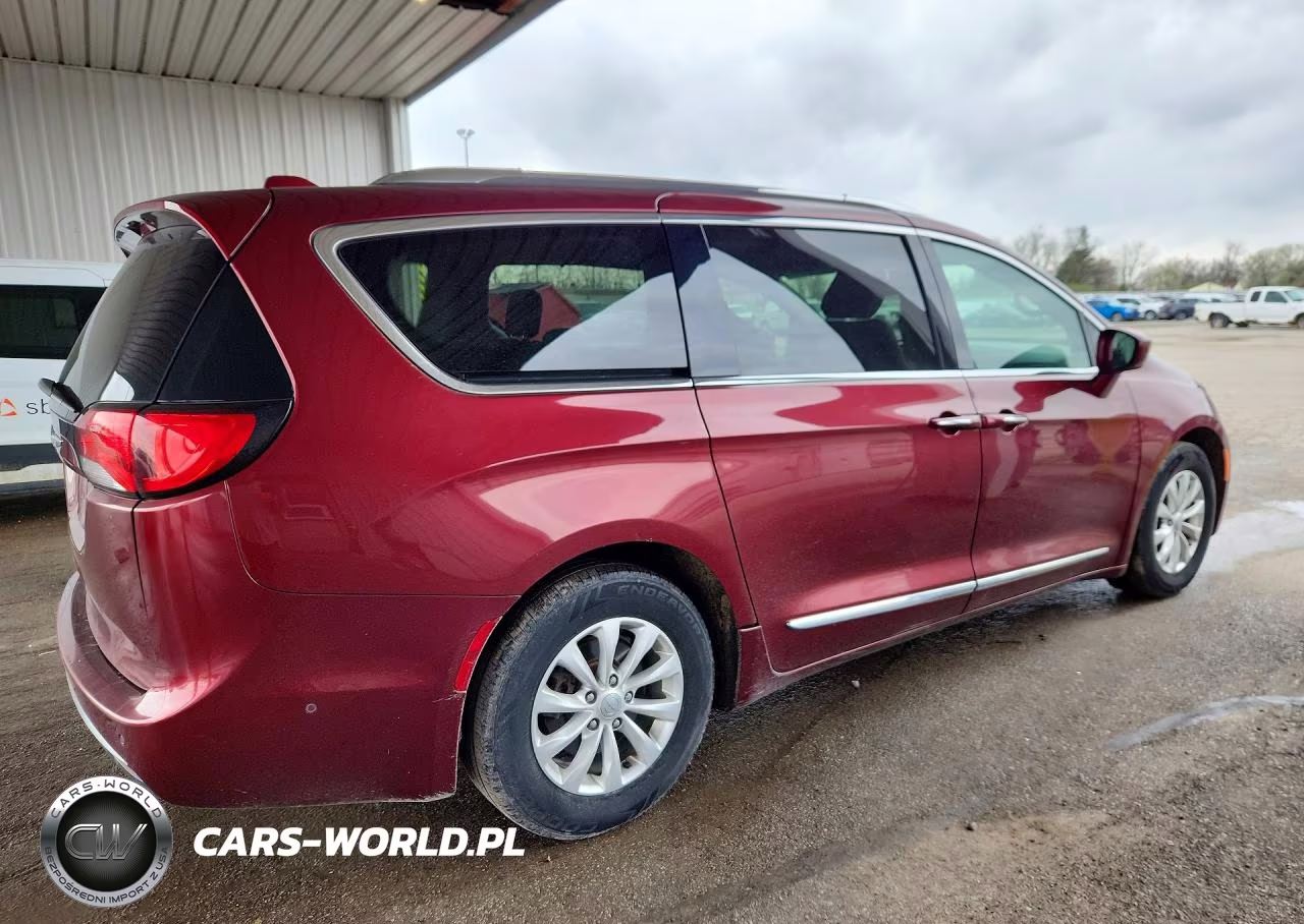 2018 Chrysler Pacifica Touring L VIN:2C4RC1BG4JR233434 - 3