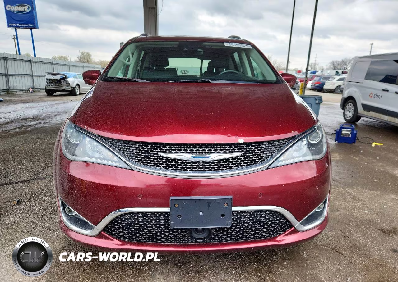 2018 Chrysler Pacifica Touring L VIN:2C4RC1BG4JR233434 - 5