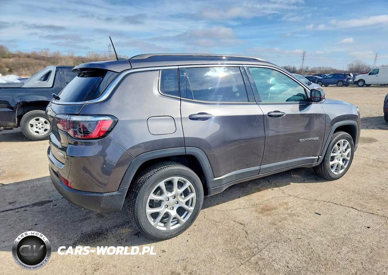 2022 Jeep Compass Latitude Lux VIN:3C4NJDFB4NT211537 - 3