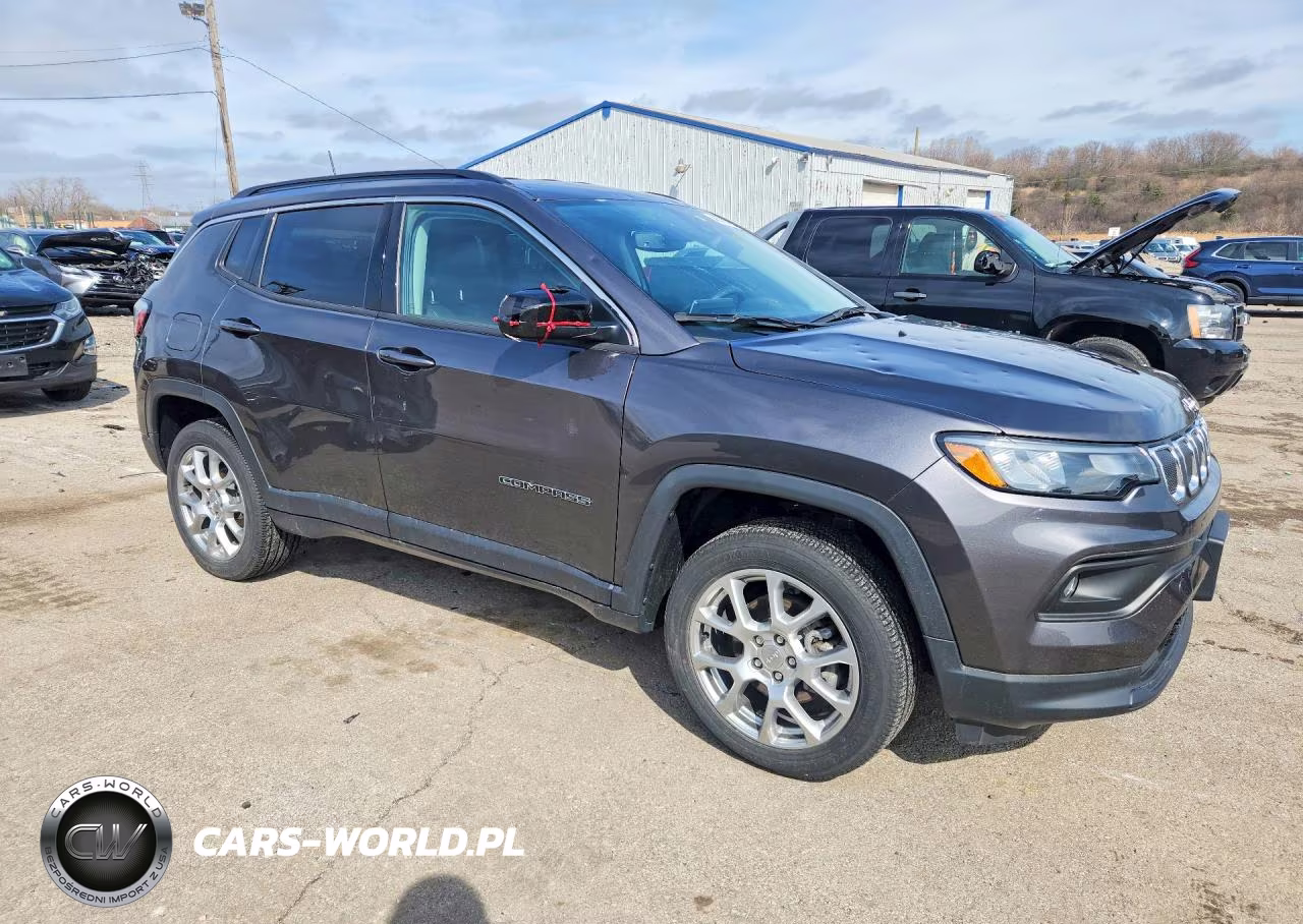 2022 Jeep Compass Latitude Lux VIN:3C4NJDFB4NT211537 - 4