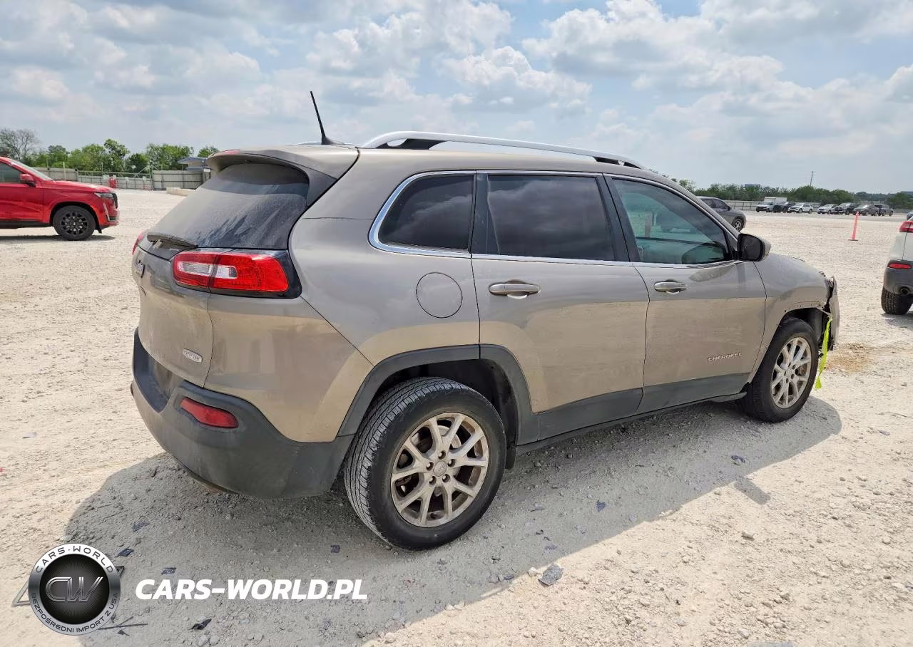 2016 Jeep Cherokee Latitude VIN:1C4PJLCS8GW332253 - 3