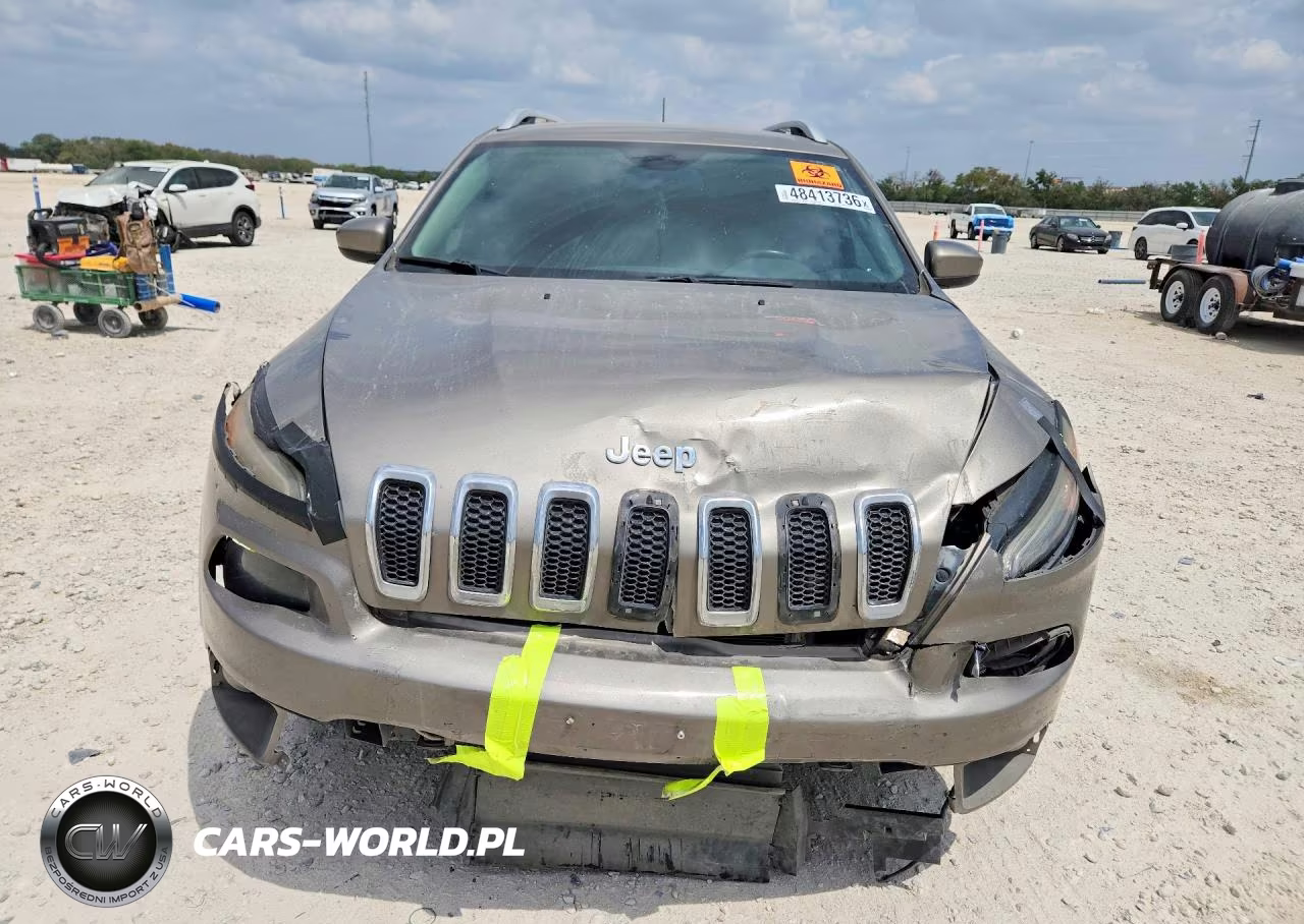 2016 Jeep Cherokee Latitude VIN:1C4PJLCS8GW332253 - 5