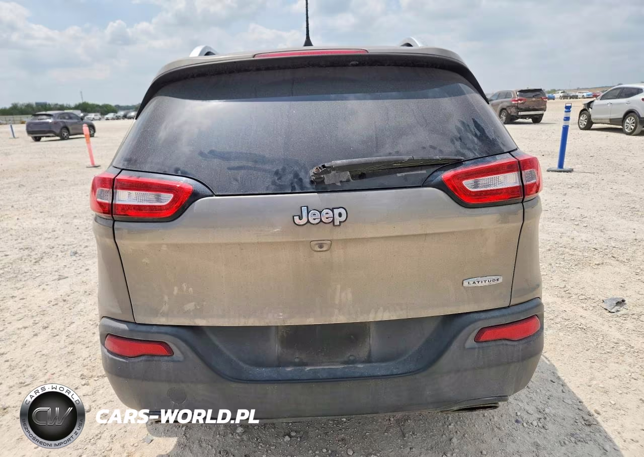 2016 Jeep Cherokee Latitude VIN:1C4PJLCS8GW332253 - 6