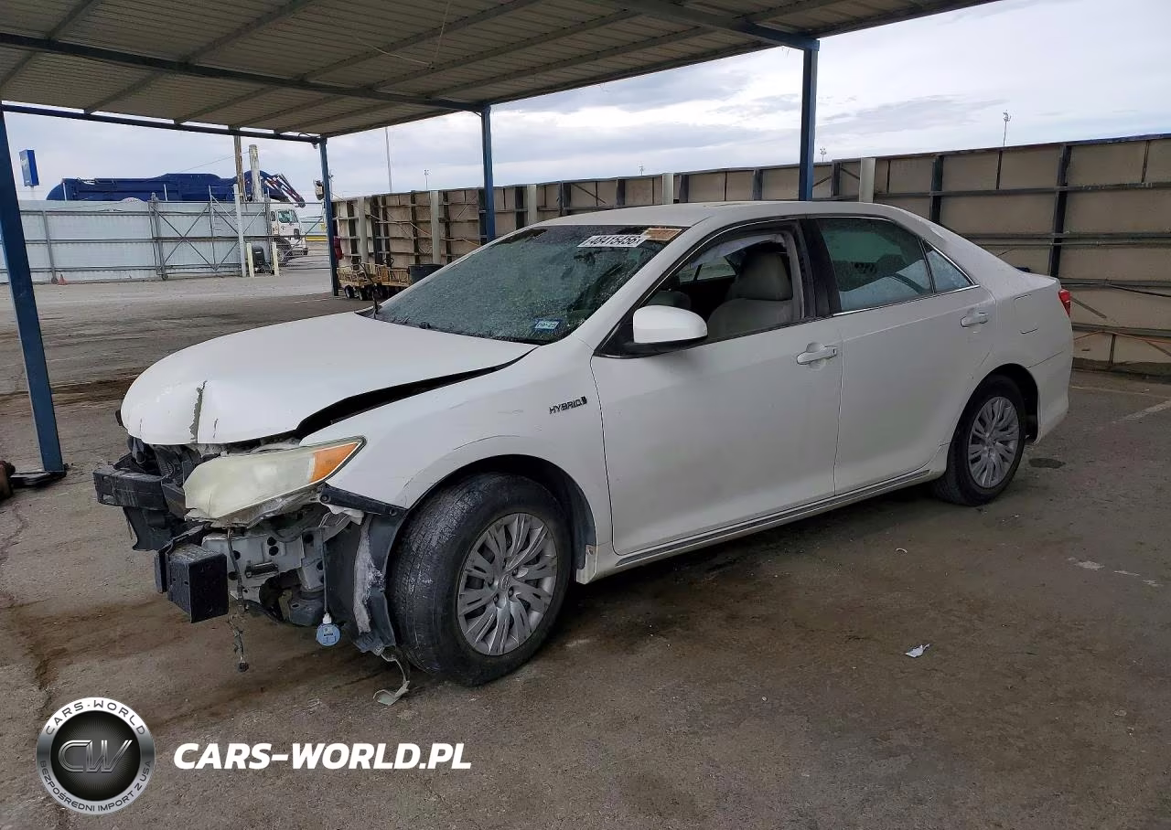 2014 Toyota Camry Hybrid Le – zdjęcie 1 z 12