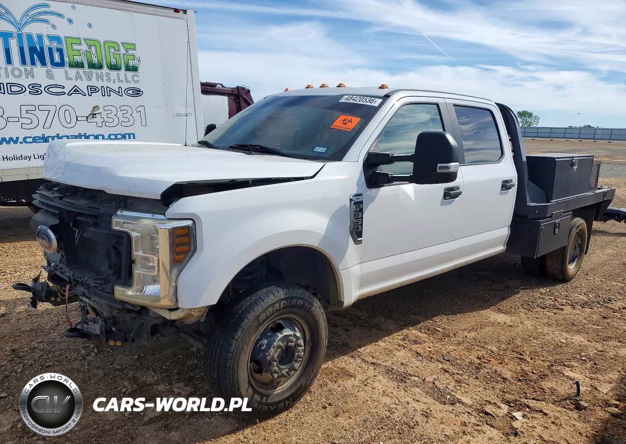 2018 Ford F350 Super Duty Flatbed Truck