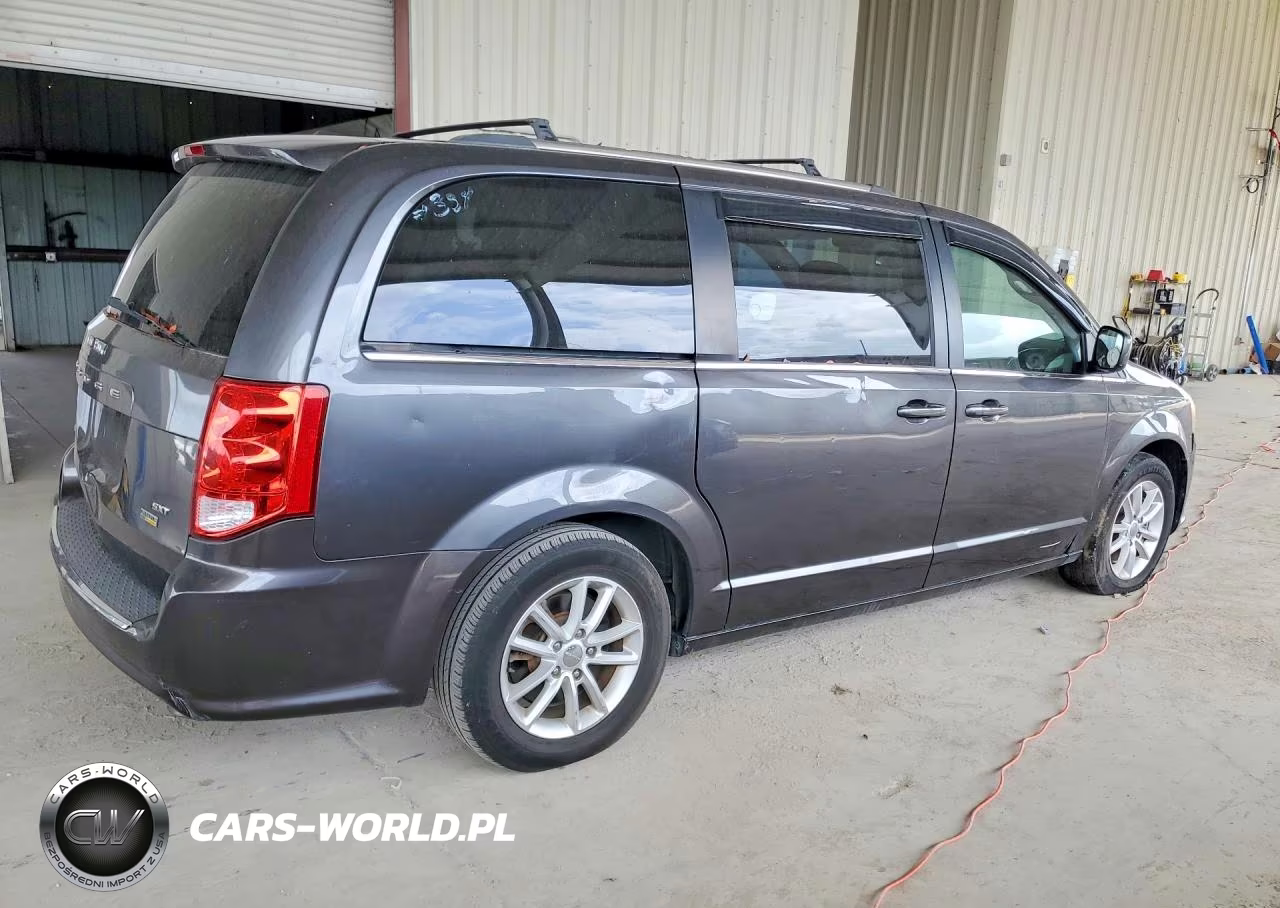 2018 Dodge Grand Caravan Sxt VIN:2C4RDGCG2JR240994 - 3