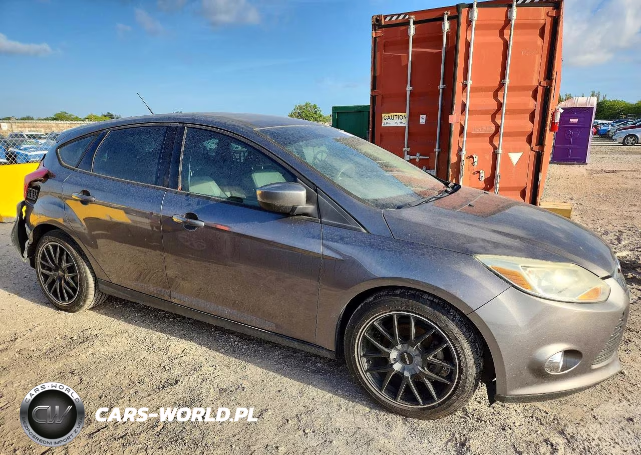 FORD FOCUS SE VIN:1FAHP3K23CL415420 - 4