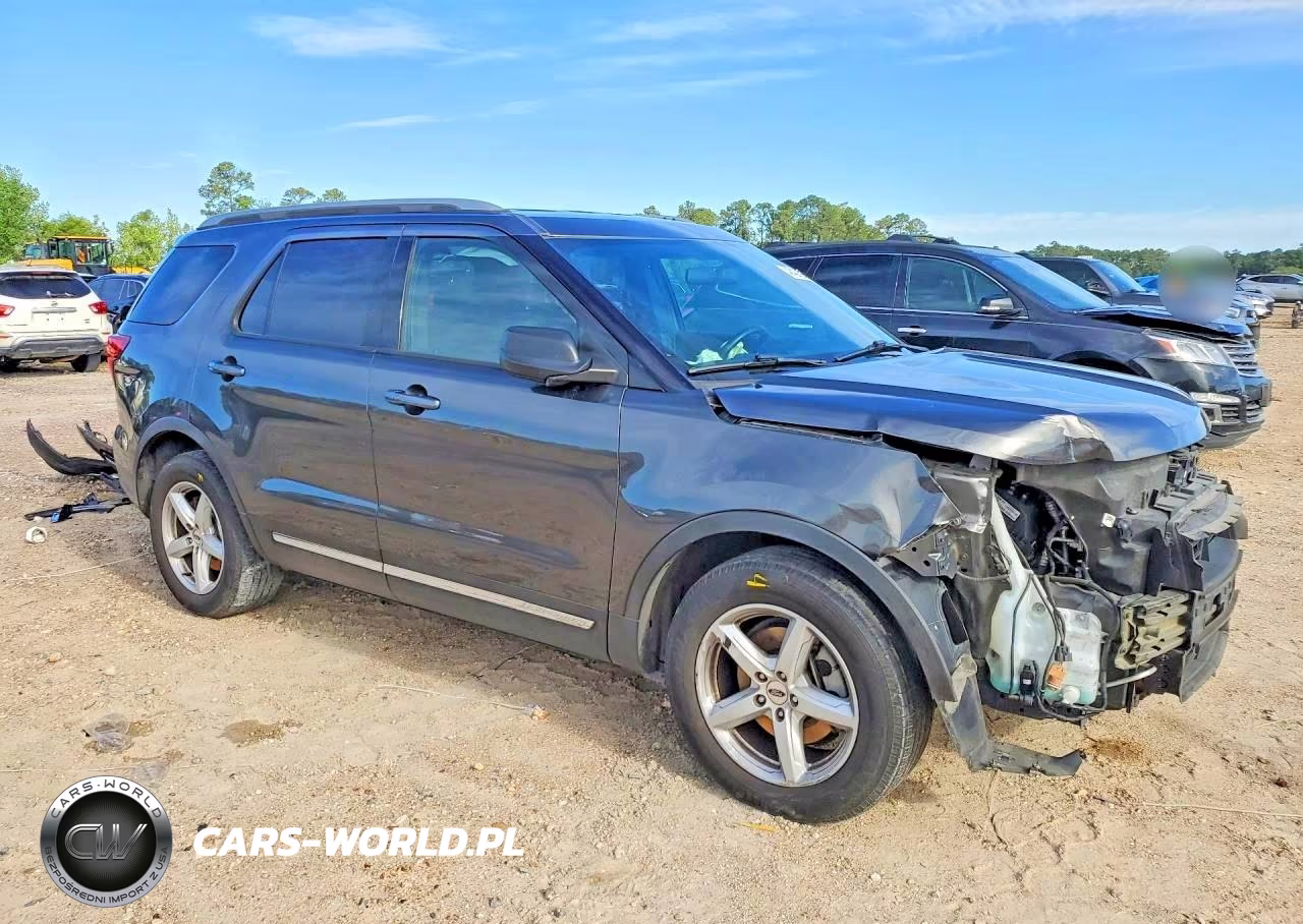 2018 Ford Explorer Xlt VIN:1FM5K7D88JGA41649 - 4