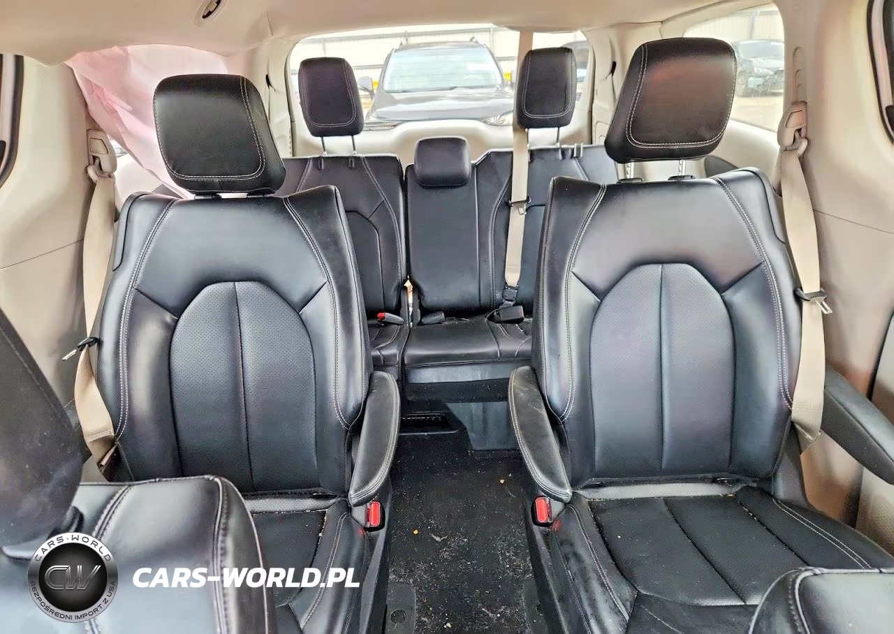 2023 Chrysler Pacifica Hybrid Touring L VIN:2C4RC1L74PR626499 - 10