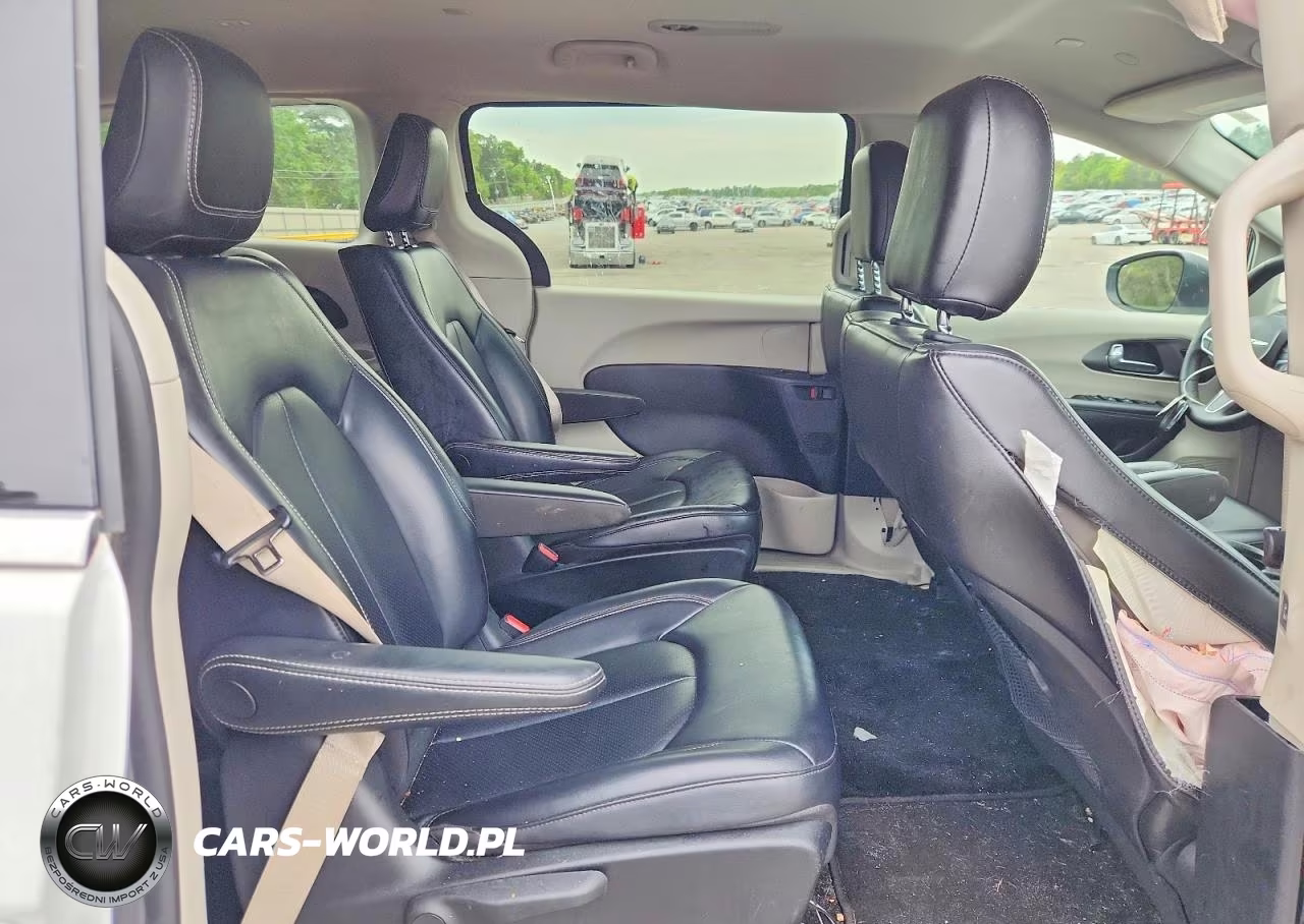 2023 Chrysler Pacifica Hybrid Touring L VIN:2C4RC1L74PR626499 - 11