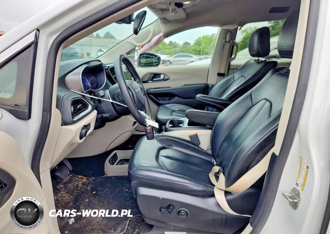 2023 Chrysler Pacifica Hybrid Touring L VIN:2C4RC1L74PR626499 - 7