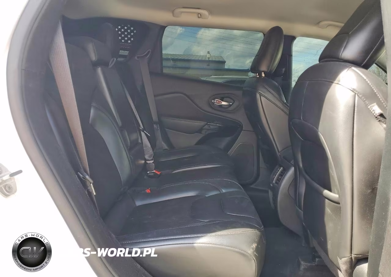 2020 Jeep Cherokee Latitude Plus VIN:1C4PJMLB6LD563082 - 11
