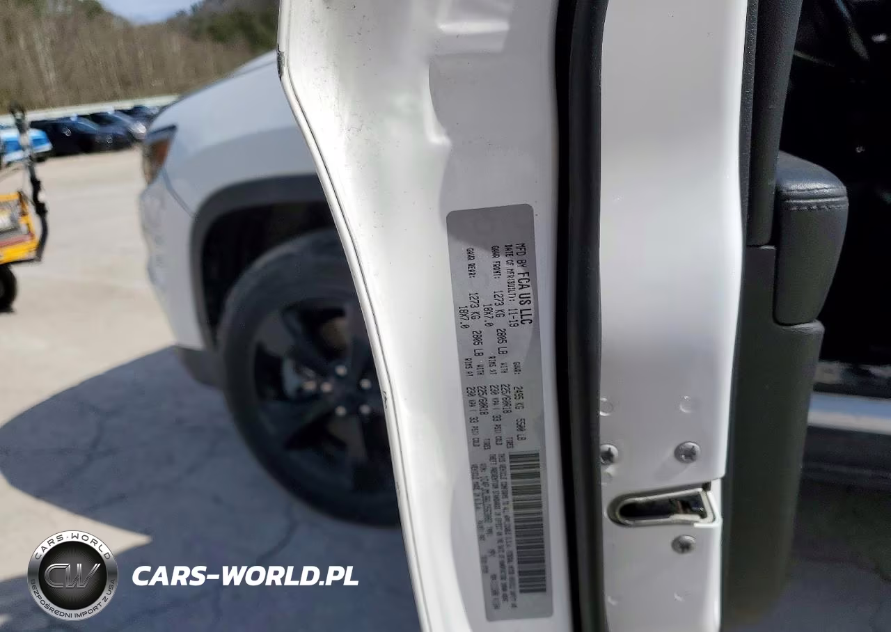 2020 Jeep Cherokee Latitude Plus VIN:1C4PJMLB6LD563082 - 13