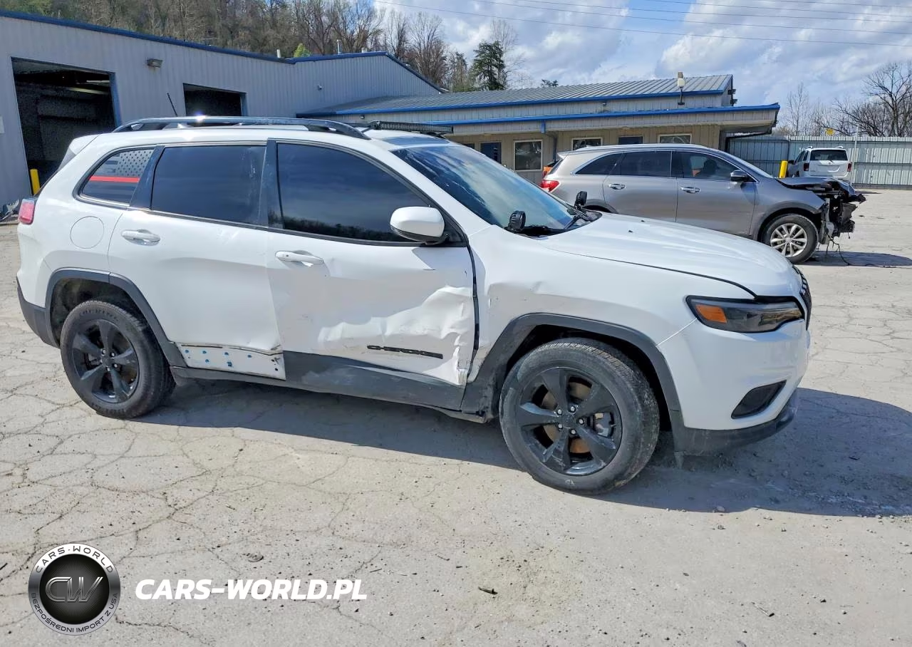 2020 Jeep Cherokee Latitude Plus VIN:1C4PJMLB6LD563082 - 4