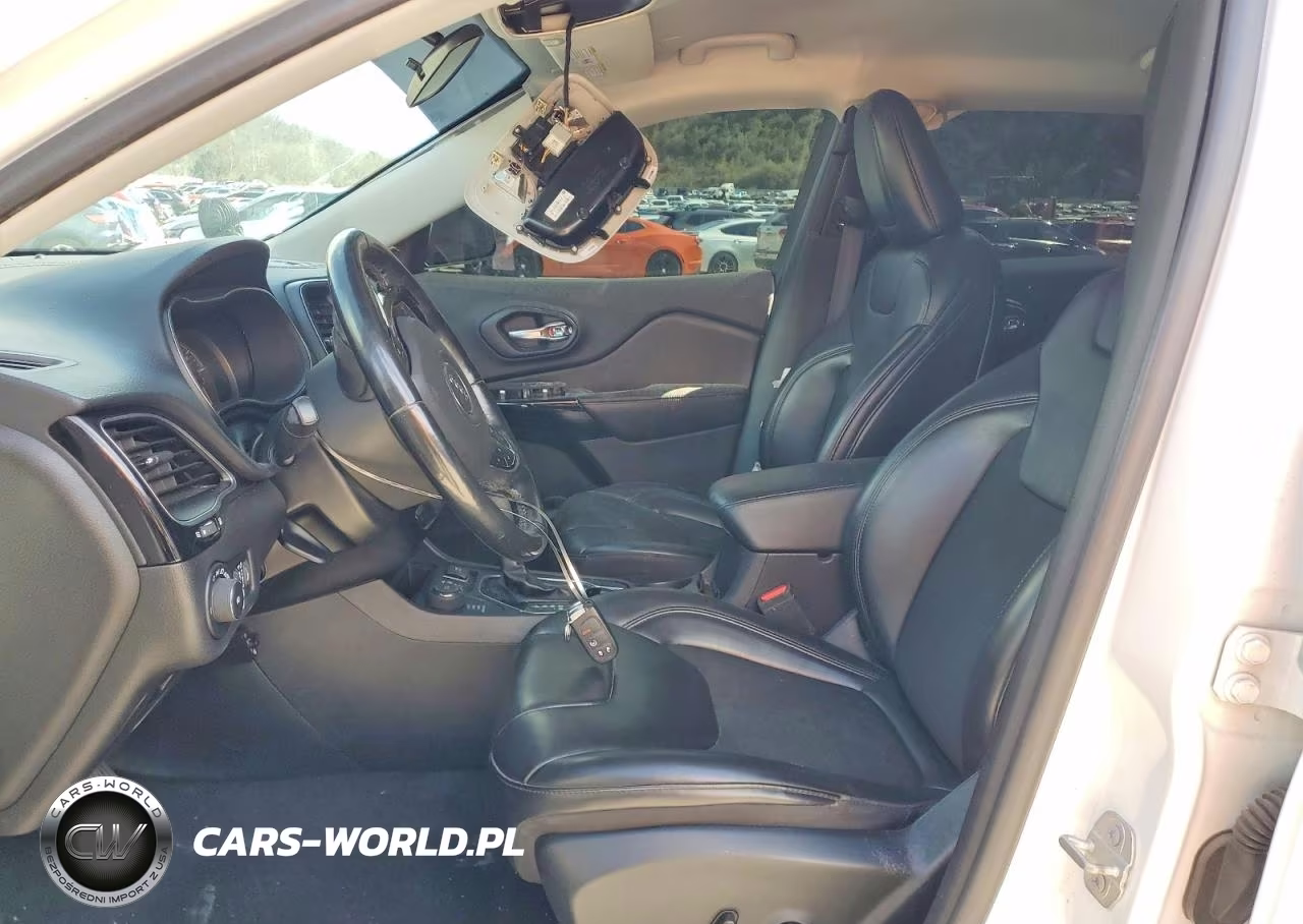 2020 Jeep Cherokee Latitude Plus VIN:1C4PJMLB6LD563082 - 7