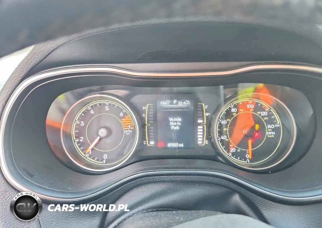 2020 Jeep Cherokee Latitude Plus VIN:1C4PJMLB6LD563082 - 9