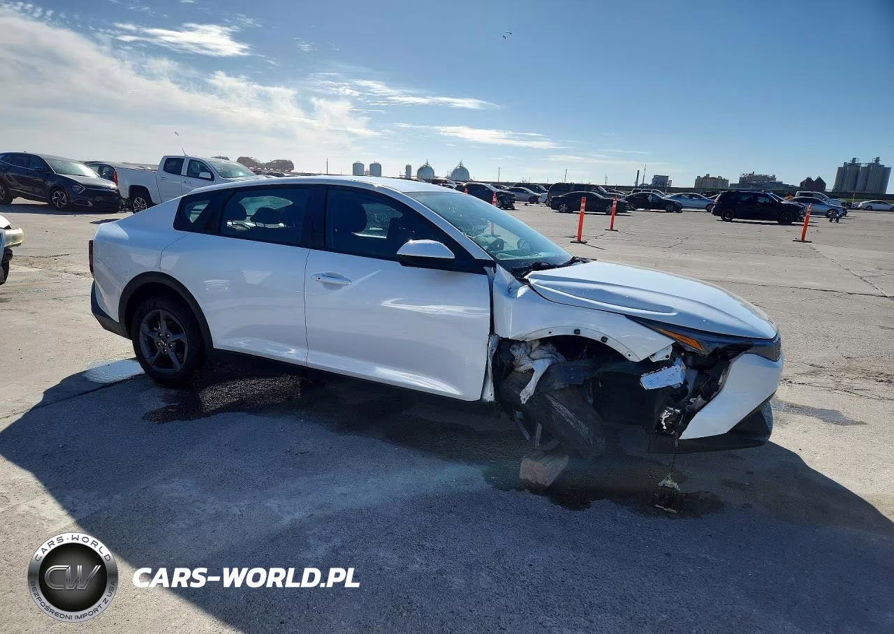 2025 Kia K4 Lxs VIN:3KPFT4DE4SE158365 - 4