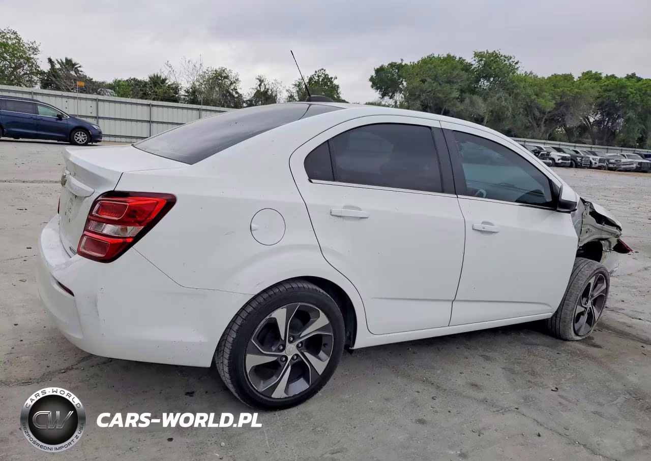 2020 Chevrolet Sonic Premier VIN:1G1JF5SB6L4118235 - 3