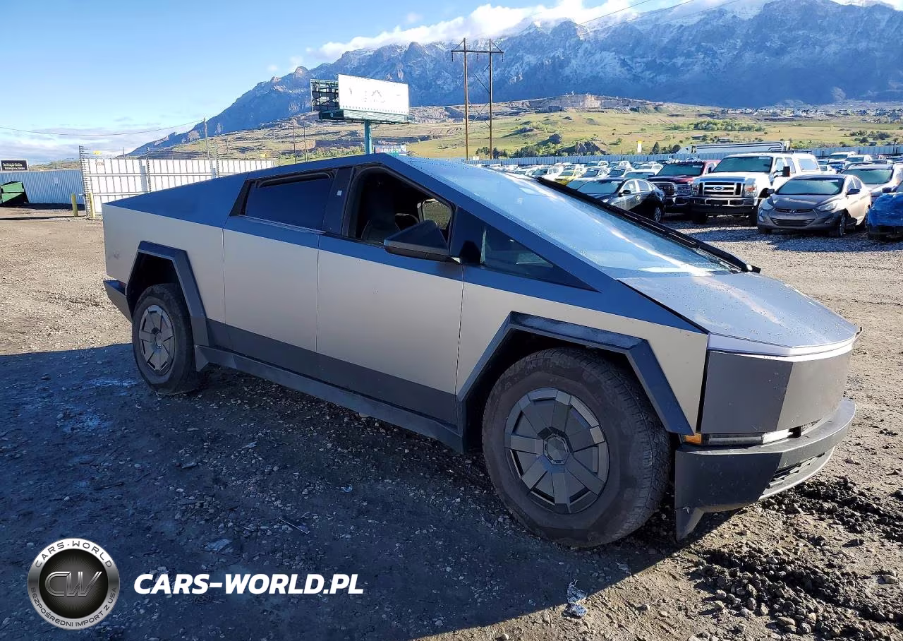2025 Tesla Cybertruck VIN:7G2CEHED7SA070036 - 4