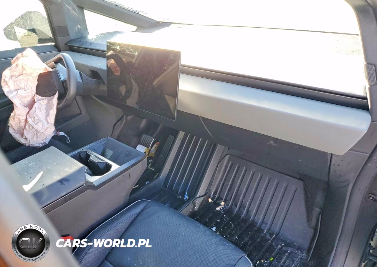 2025 Tesla Cybertruck VIN:7G2CEHED7SA070036 - 8