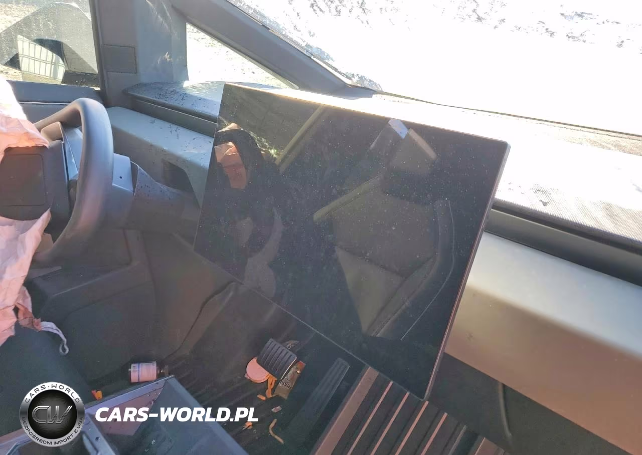 2025 Tesla Cybertruck VIN:7G2CEHED7SA070036 - 9