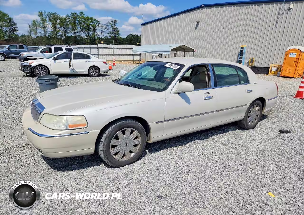 2005 Lincoln Town Car Signature Long Wheelbase