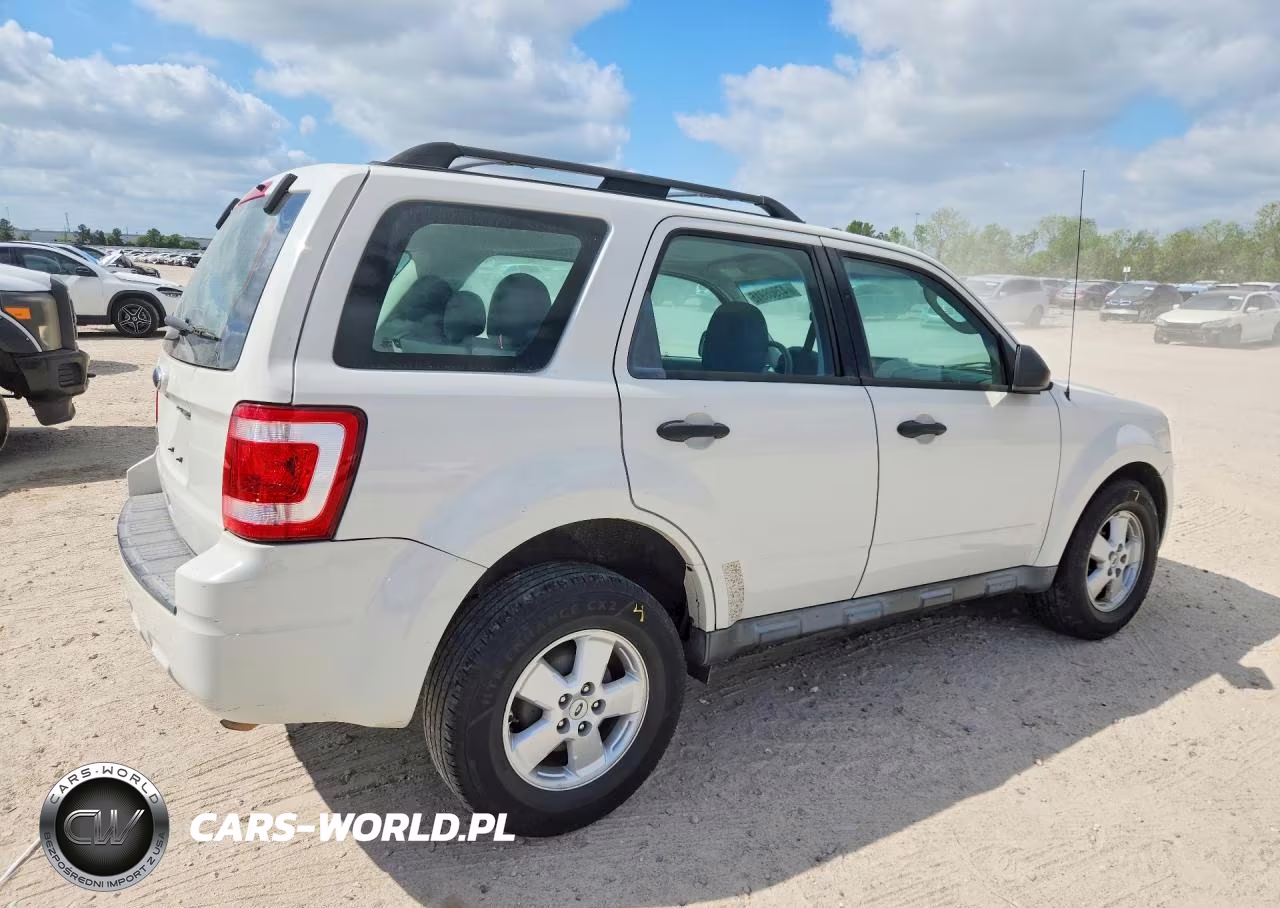 2012 Ford Escape Xls VIN:1FMCU0C71CKB30660 - 3