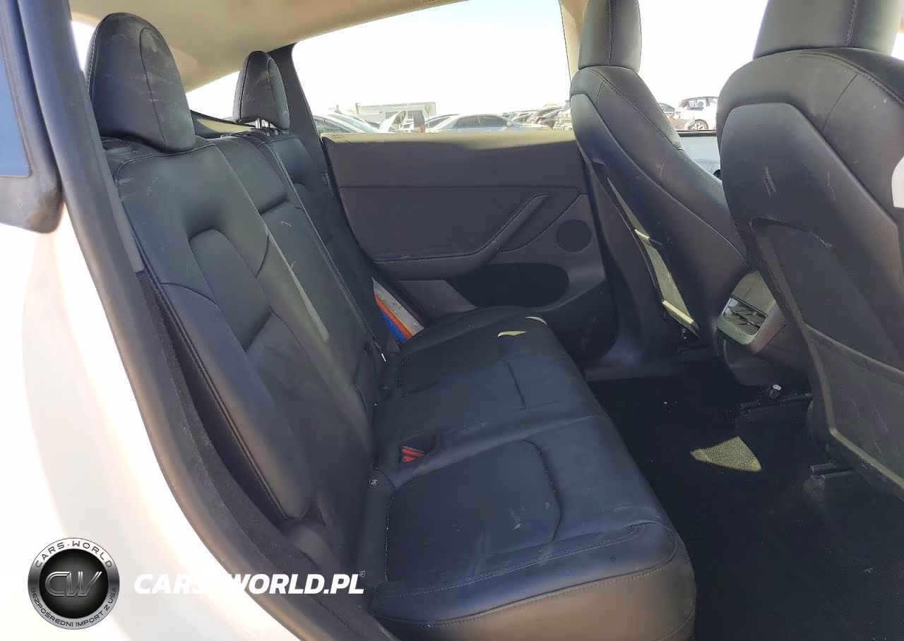 2023 Tesla Model Y VIN:7SAYGDEE7PA034748 - 10