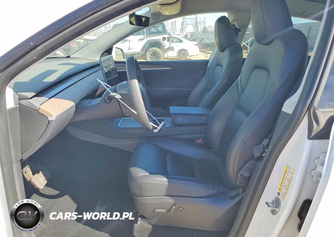 2023 Tesla Model Y VIN:7SAYGDEE7PA034748 - 7