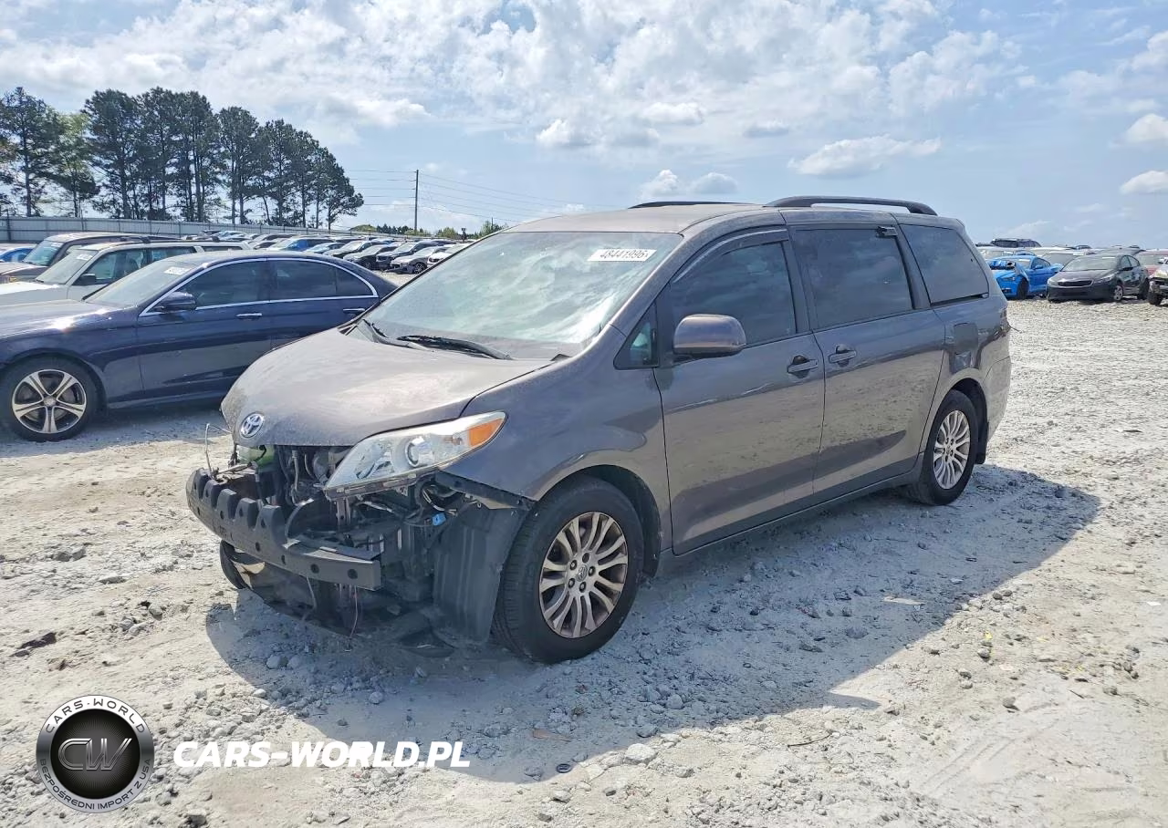 2015 Toyota Sienna Le 8-Passenger