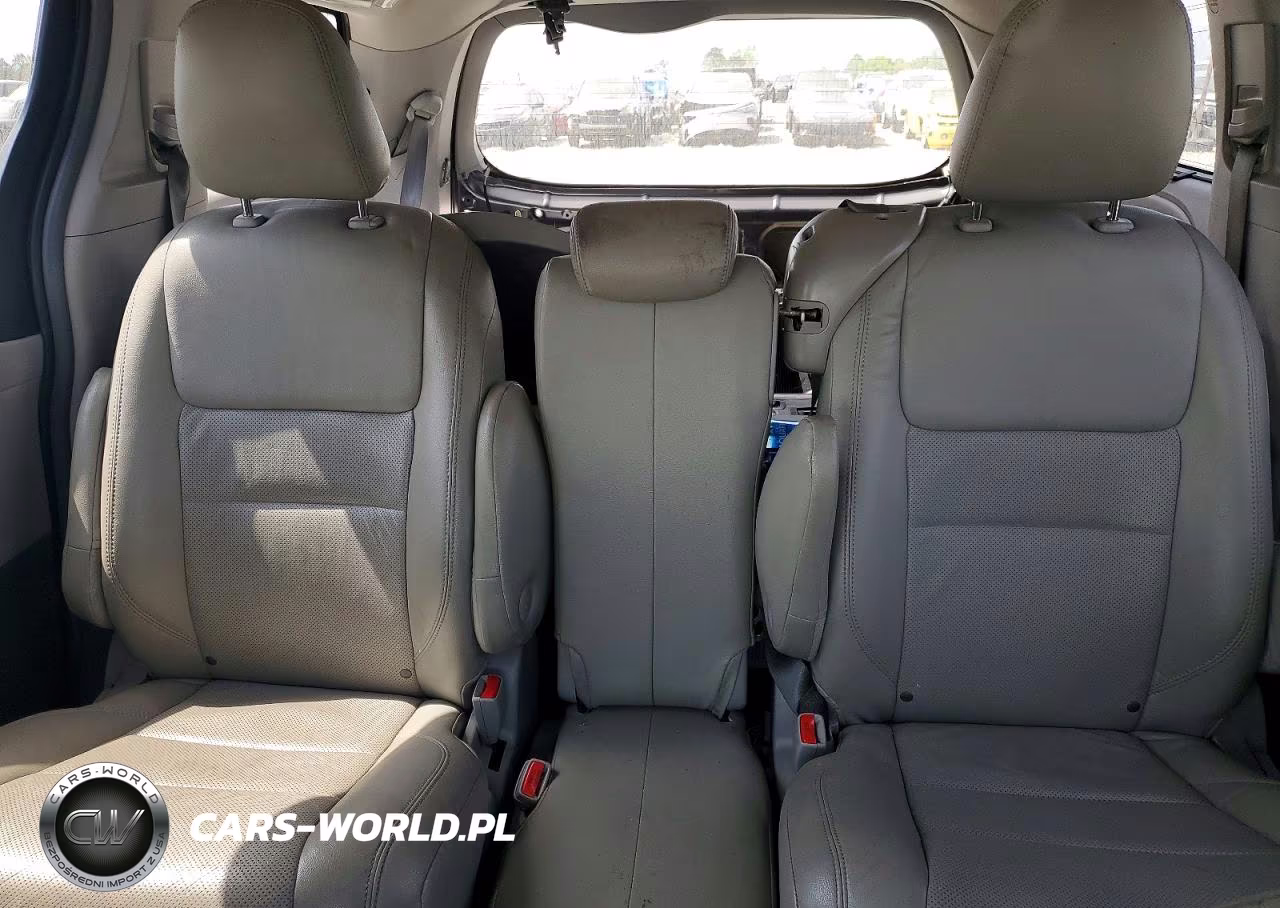 2015 Toyota Sienna Le 8-Passenger VIN:5TDKK3DC8FS573131 - 10