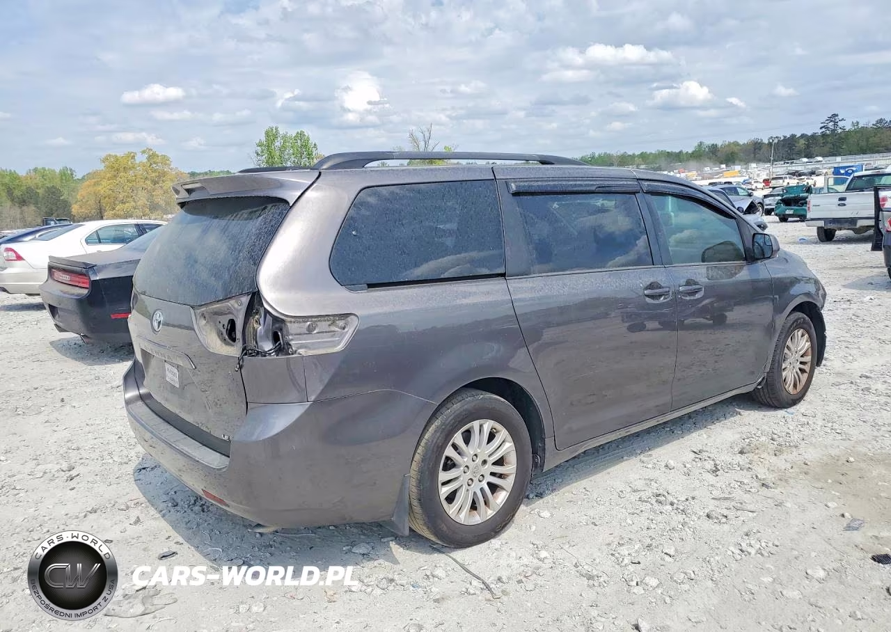 2015 Toyota Sienna Le 8-Passenger VIN:5TDKK3DC8FS573131 - 3