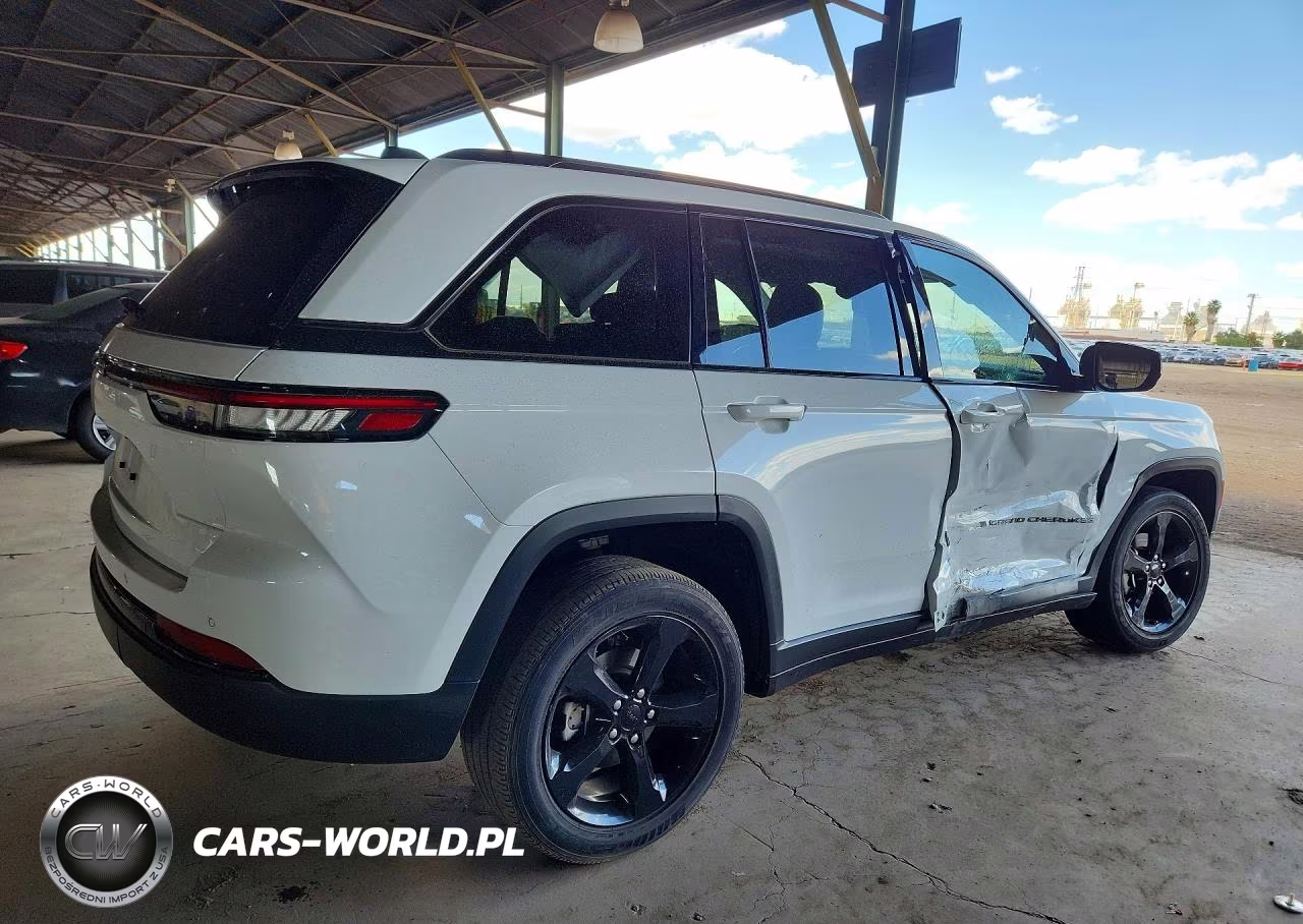 2022 Jeep Grand Cherokee Laredo VIN:1C4RJHAG3N8626939 - 3