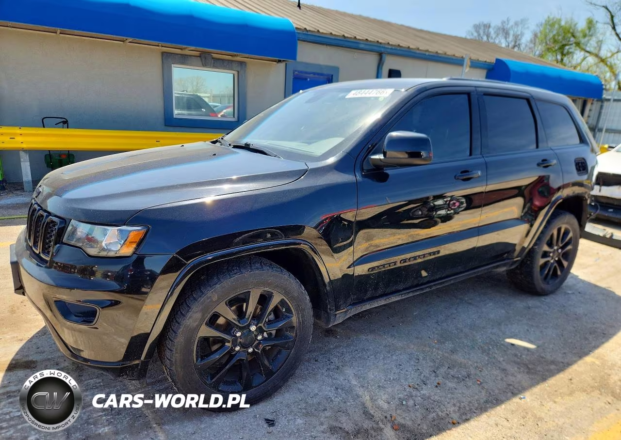2017 Jeep Grand Cherokee Laredo VIN:1C4RJFAG9HC881956 - 1
