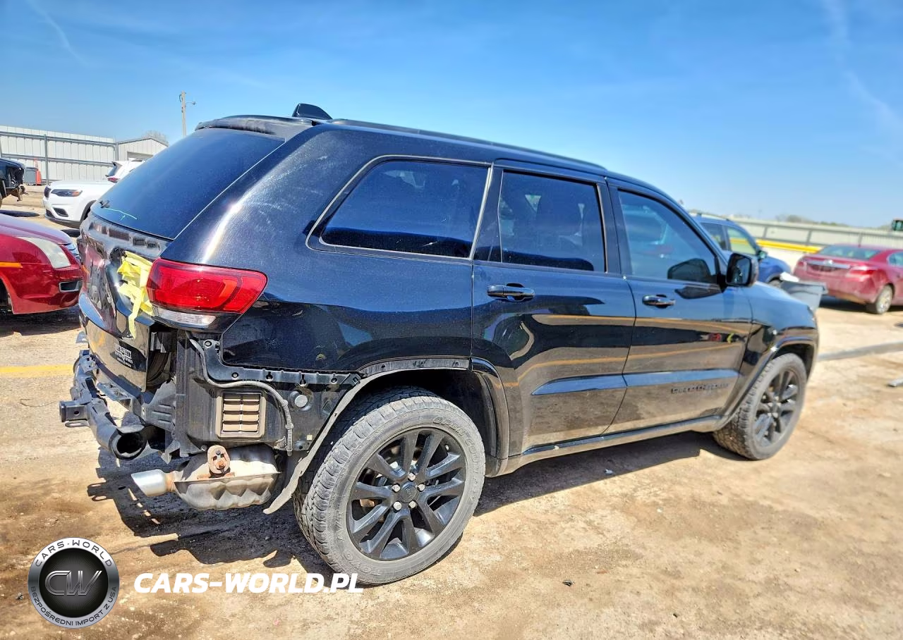 2017 Jeep Grand Cherokee Laredo VIN:1C4RJFAG9HC881956 - 3