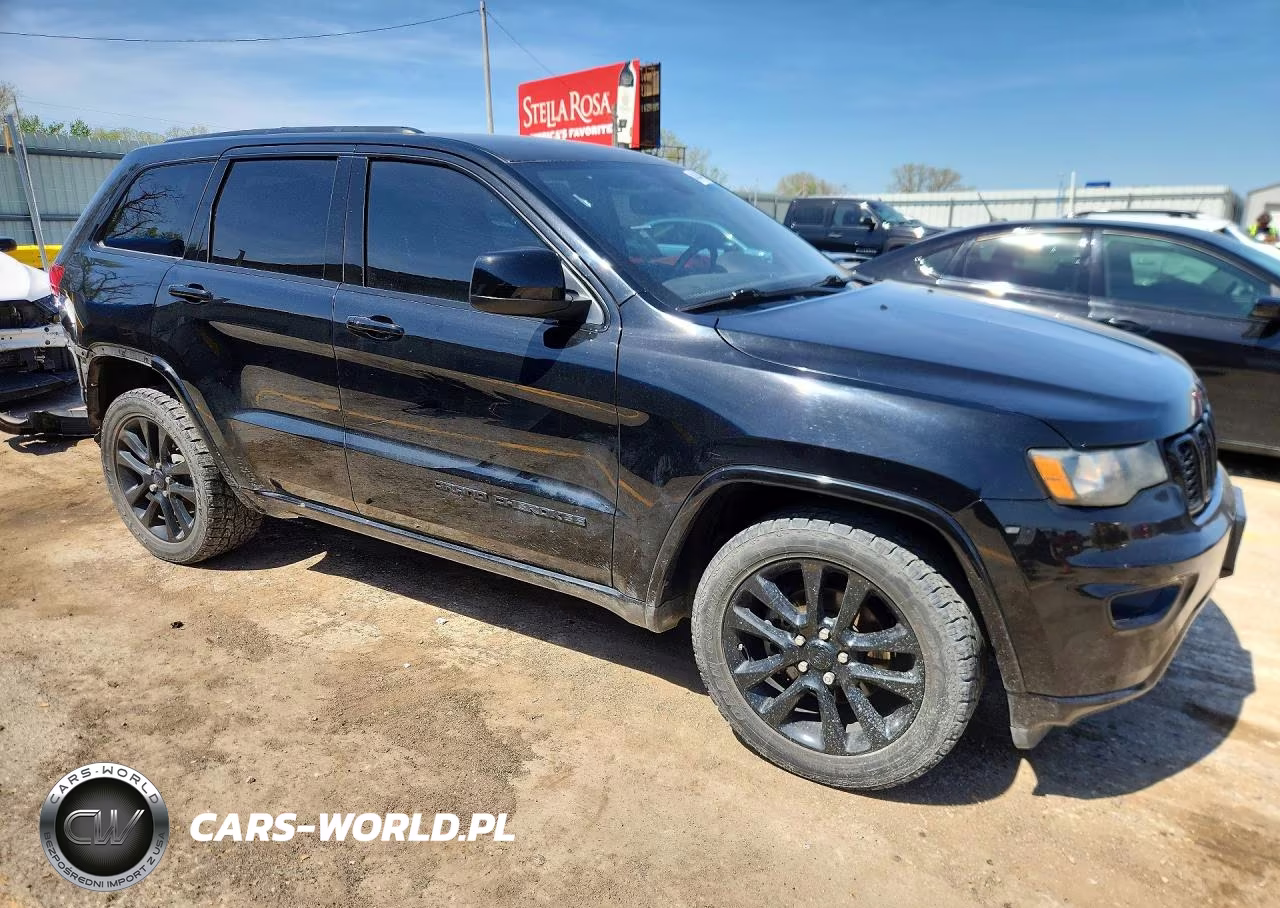 2017 Jeep Grand Cherokee Laredo VIN:1C4RJFAG9HC881956 - 4