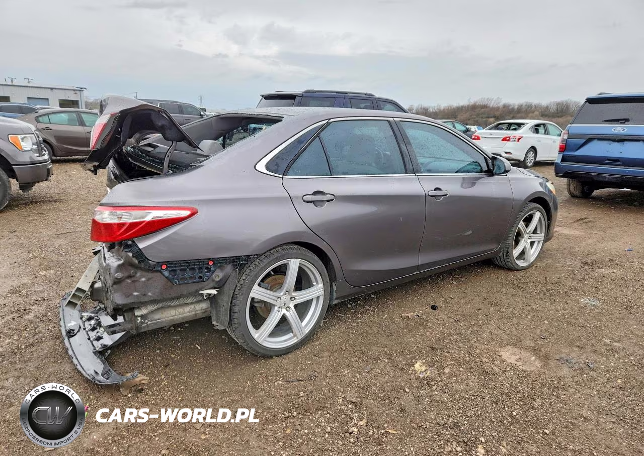 2016 Toyota Camry Le VIN:4T4BF1FK8GR582343 - 3