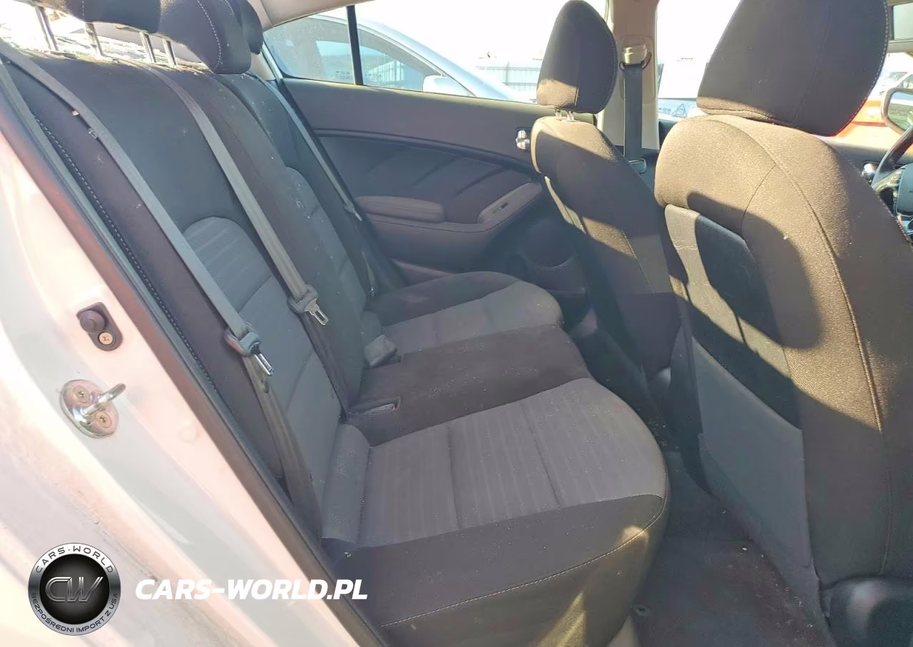 2018 Kia Forte S VIN:3KPFL4A71JE218395 - 10