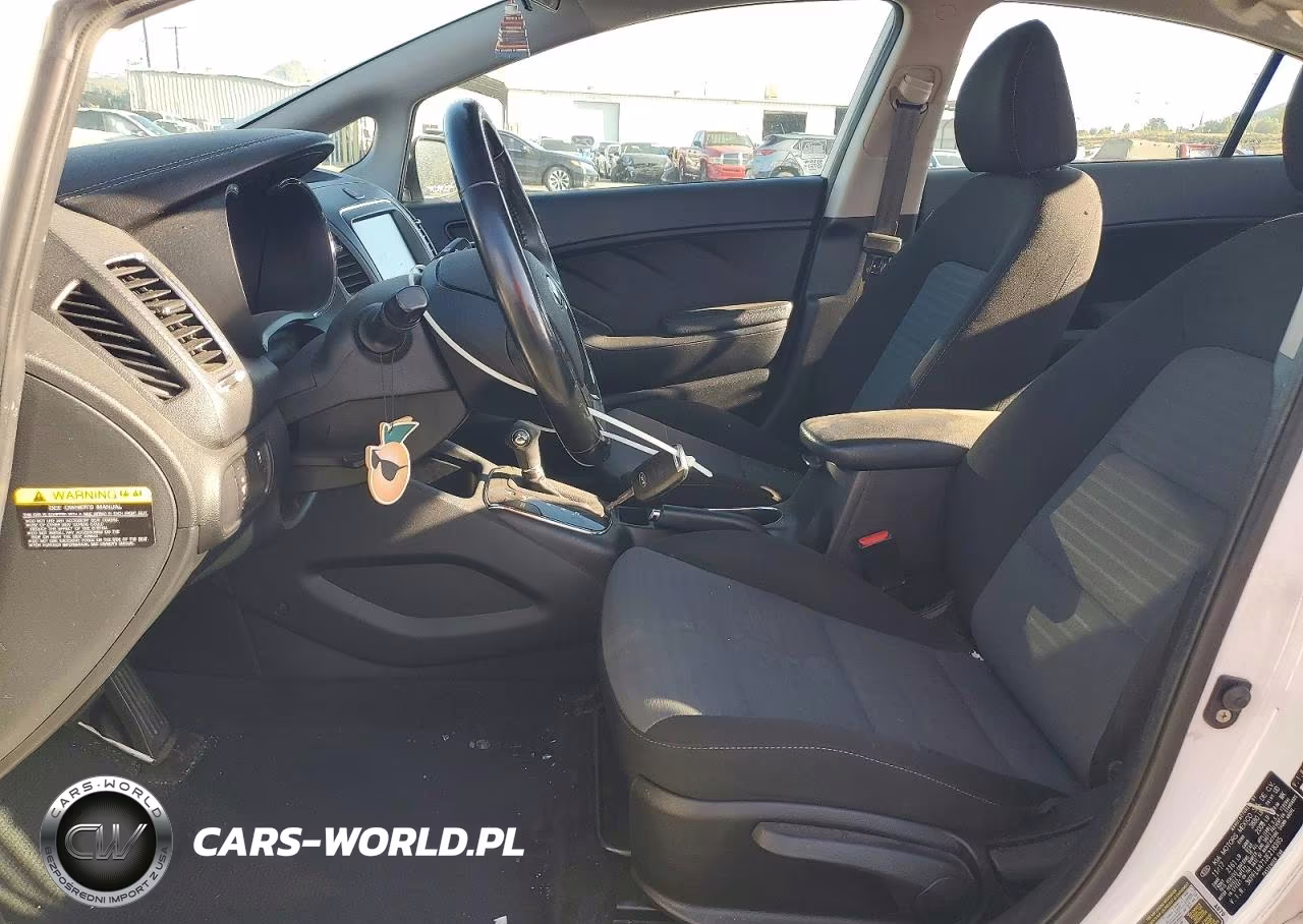 2018 Kia Forte S VIN:3KPFL4A71JE218395 - 7